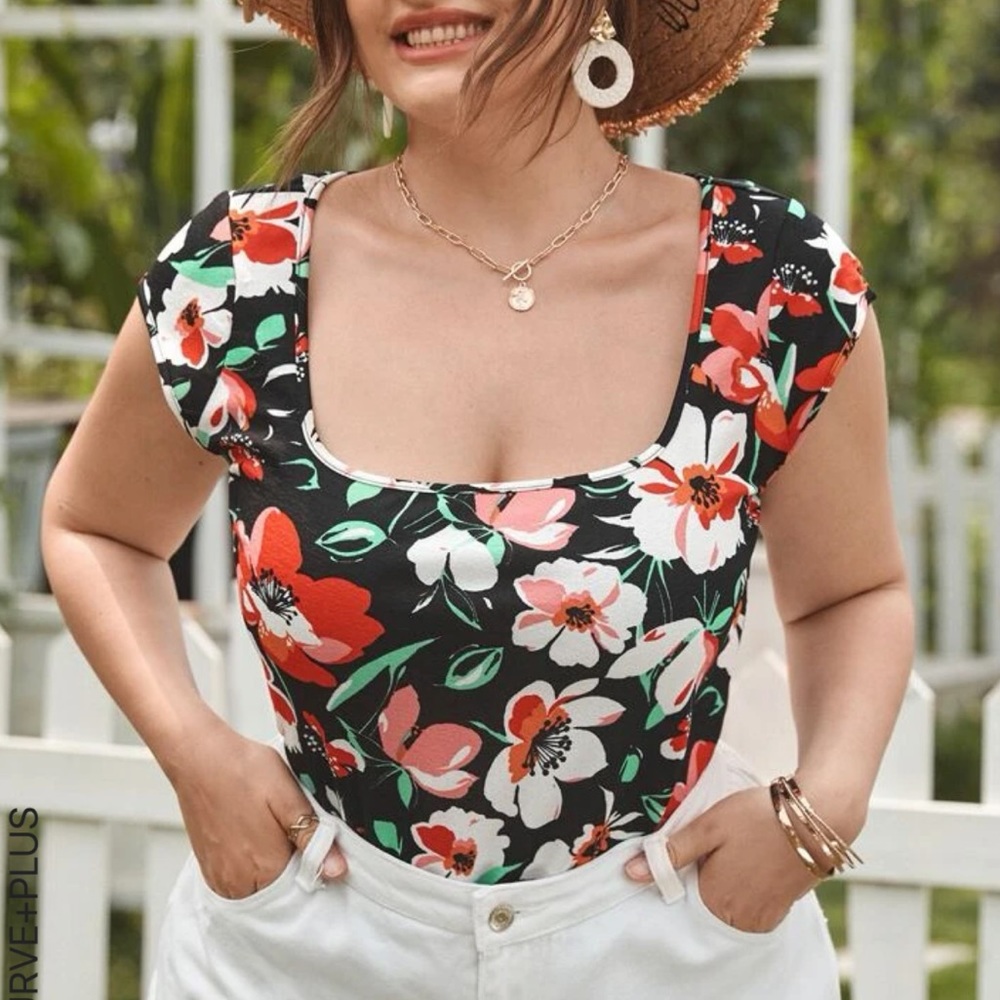 NEW! Multicolored Scoop Neck Floral Print Tee (1X)